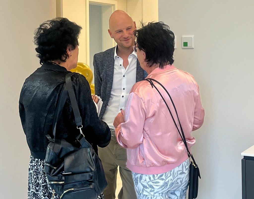 Open House Day, Dr. Martin Schreiber berät potenzielle Patienten